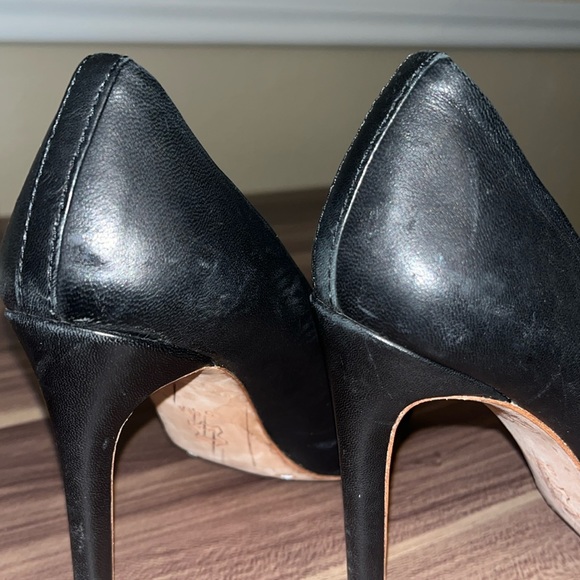 TORY BURCH black leather and suede tortoise bow chase pumps - Picture 14 of 16